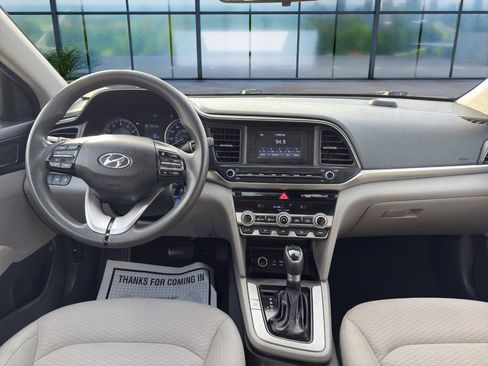 Used 2020 Hyundai Elantra SE image 14