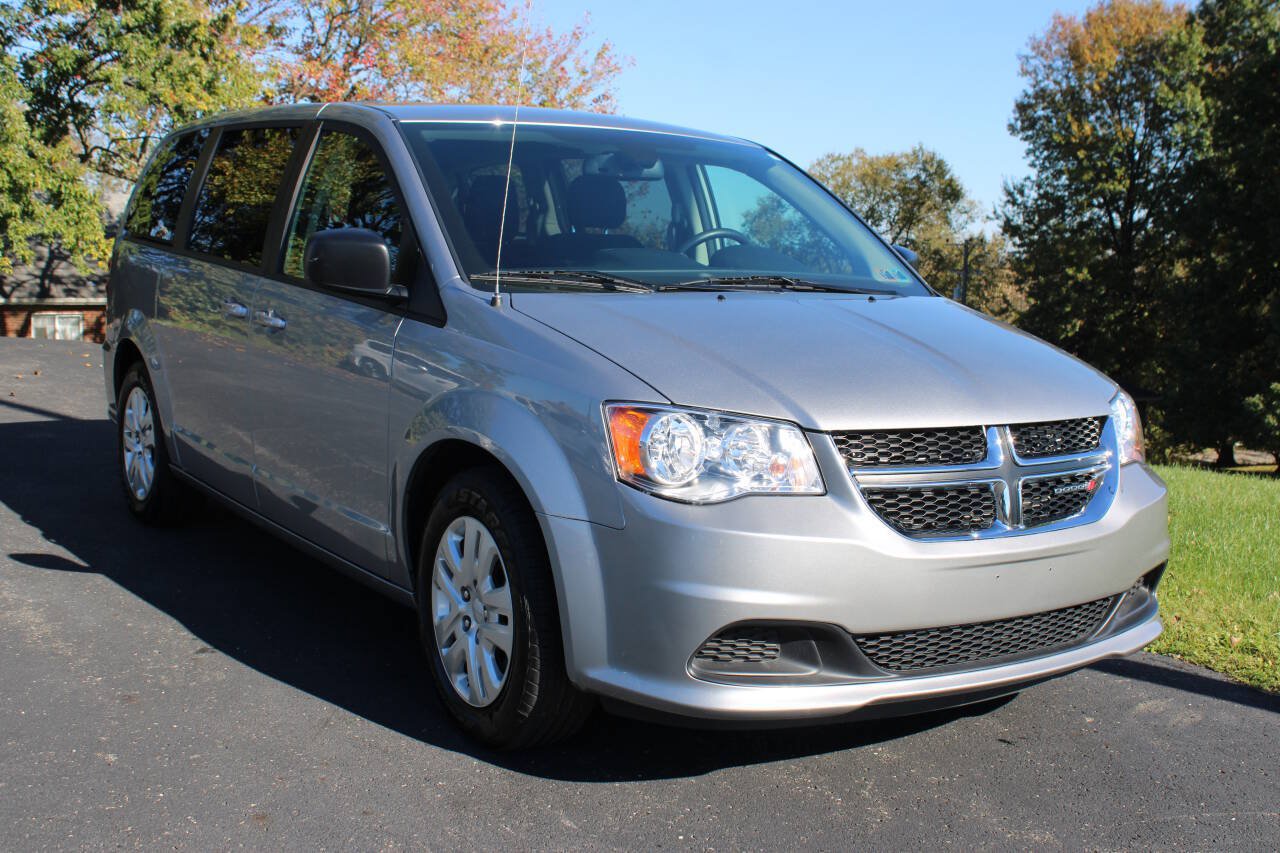 Used 2018 Dodge Grand Caravan SE w/ UConnect Hands-Free Group FWD image 1