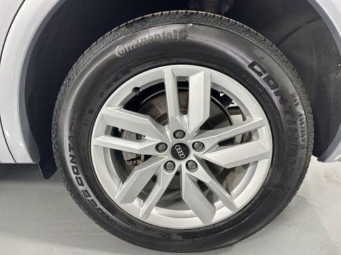 Used 2023 Audi Q5 2.0T Premium w/ Convenience Package AWD/4WD image 3