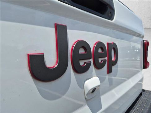 Used 2021 Jeep Gladiator Rubicon AWD/4WD image 23