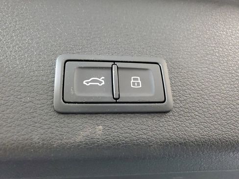 Used 2022 Audi e-tron S Premium Plus image 9