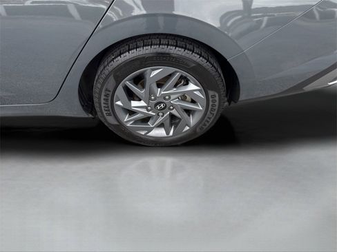 Used 2024 Hyundai Elantra Blue image 37