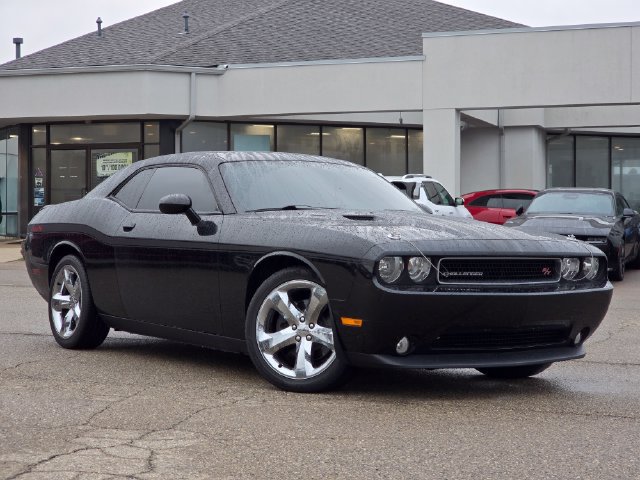 Used 2013 Dodge Challenger R/T RWD image 2