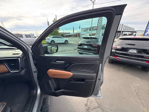 Used 2023 GMC Canyon AT4 w/ AT4 Premium Package AWD/4WD image 26
