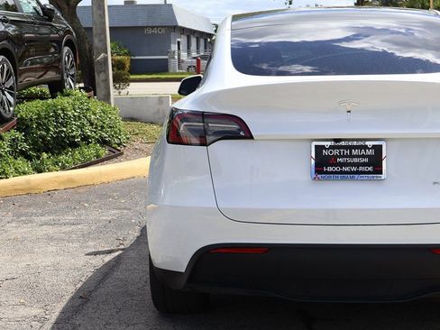 Used 2024 Tesla Model Y Long Range AWD/4WD image 15