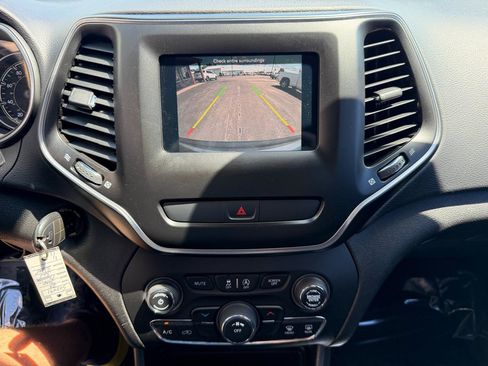 Used 2020 Jeep Cherokee Latitude FWD image 29