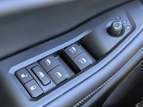 New 2025 Jeep Grand Cherokee Altitude image 21