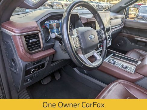 Used 2023 Ford Expedition Limited image 11
