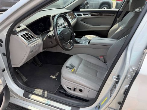 Used 2019 Genesis G80 3.8 AWD/4WD image 5