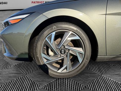 Certified 2025 Hyundai Elantra Sport FWD image 15