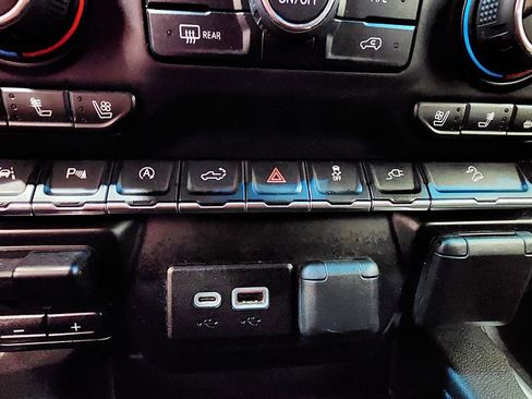 Used 2019 Chevrolet Silverado 1500 LTZ image 30