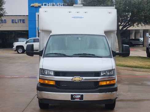 New 2025 Chevrolet Express 4500 w/ Power Convenience Package image 9