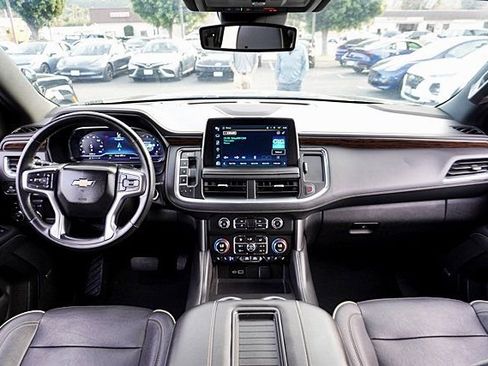 Used 2023 Chevrolet Suburban Premier image 20