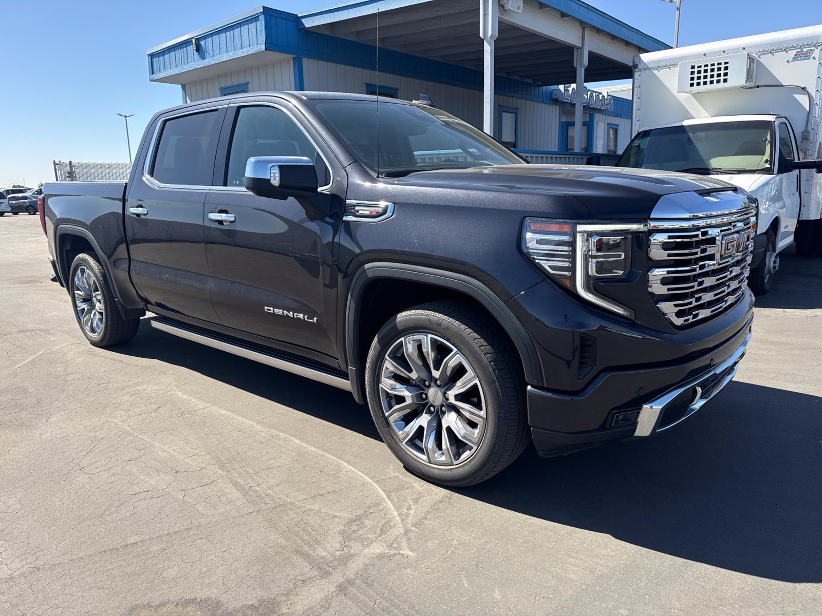 Used 2023 GMC Sierra 1500 Denali w/ Denali Reserve Package AWD/4WD image 1
