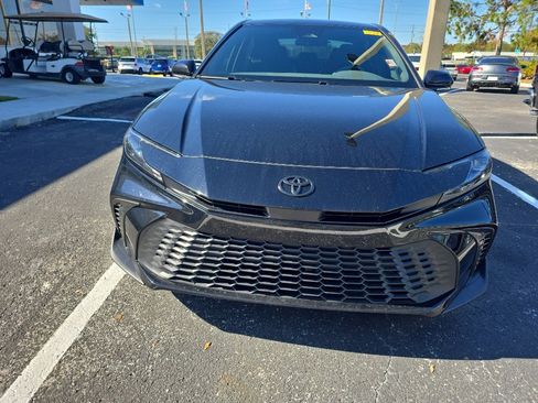 Used 2025 Toyota Camry SE image 2