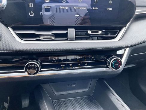 Used 2025 Chevrolet Equinox LT AWD/4WD image 26