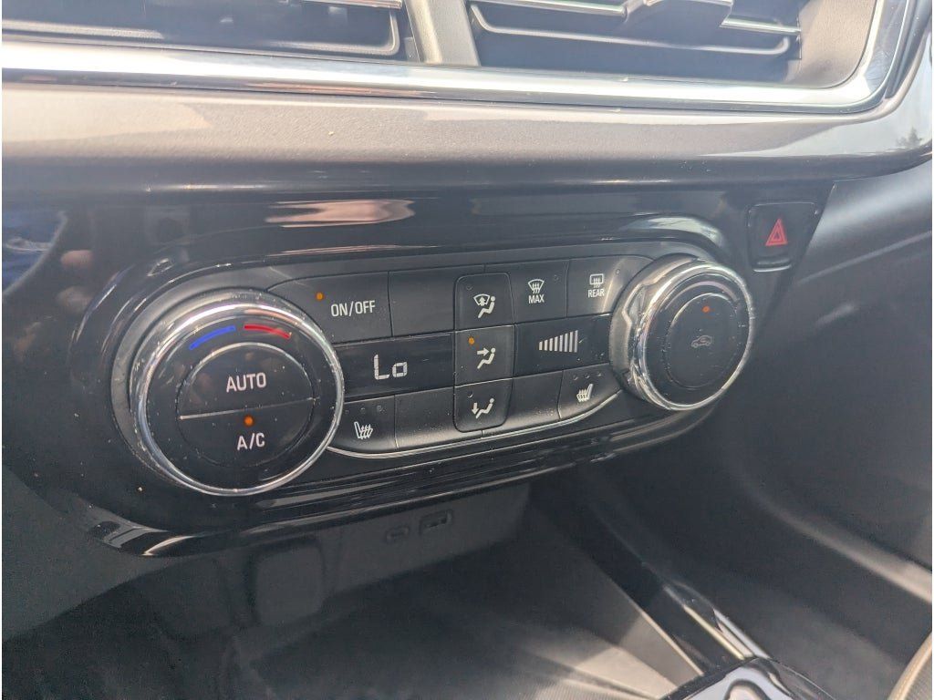 Used 2025 Chevrolet Trax ACTIV w/ Sunroof Package FWD image 21