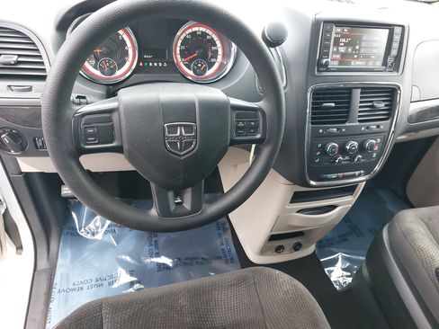 Used 2019 Dodge Grand Caravan SE image 17