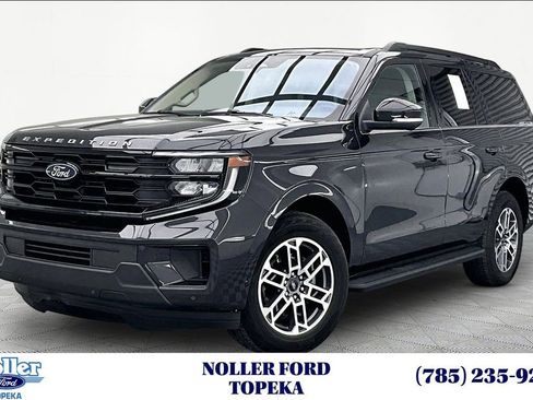 Certified 2025 Ford Expedition Active AWD/4WD image 1