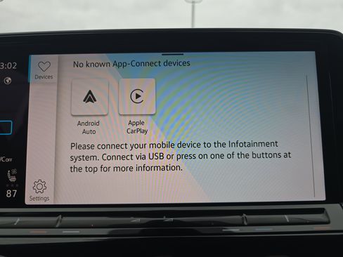 Used 2025 Volkswagen Atlas SE image 31