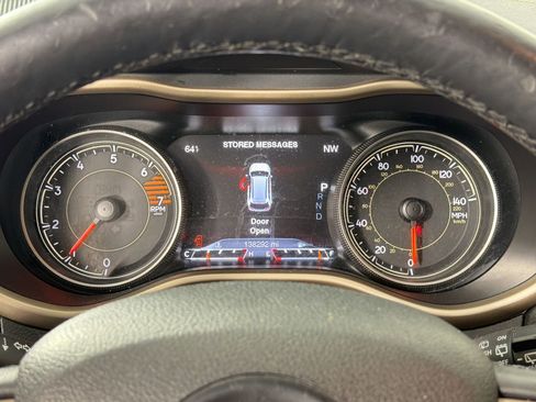 Used 2016 Jeep Cherokee Limited image 19