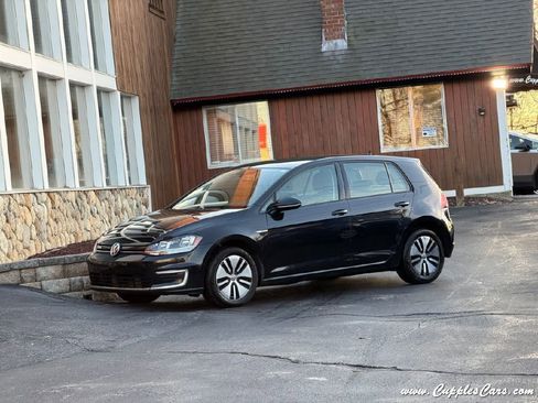 Used 2019 Volkswagen e-Golf SE w/ Driver Assistance Package image 2
