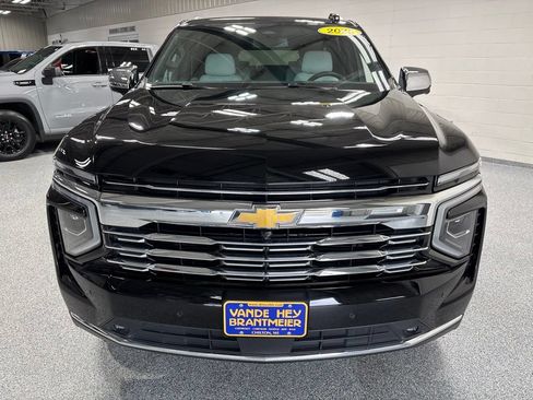 Used 2025 Chevrolet Suburban Premier AWD/4WD image 2
