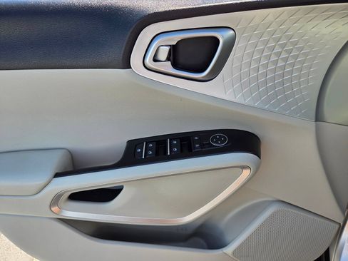 Used 2020 Kia Soul LX FWD image 17