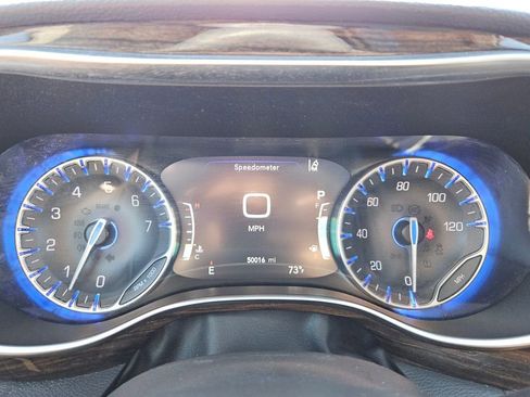 Used 2024 Chrysler Pacifica Limited FWD image 25
