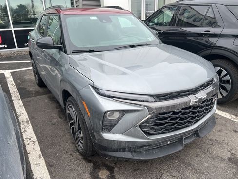 Used 2025 Chevrolet TrailBlazer RS w/ Convenience Package image 2