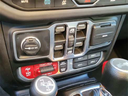 Used 2024 Jeep Wrangler Unlimited Rubicon 4xe image 33