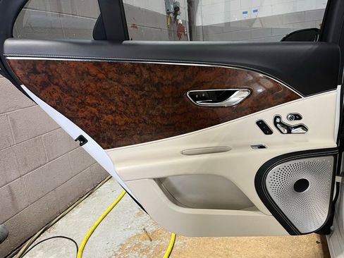 Used 2022 Bentley Flying Spur V8 image 35