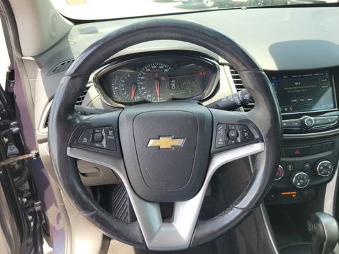 Used 2018 Chevrolet Trax LT w/ LT Convenience Package AWD/4WD image 27