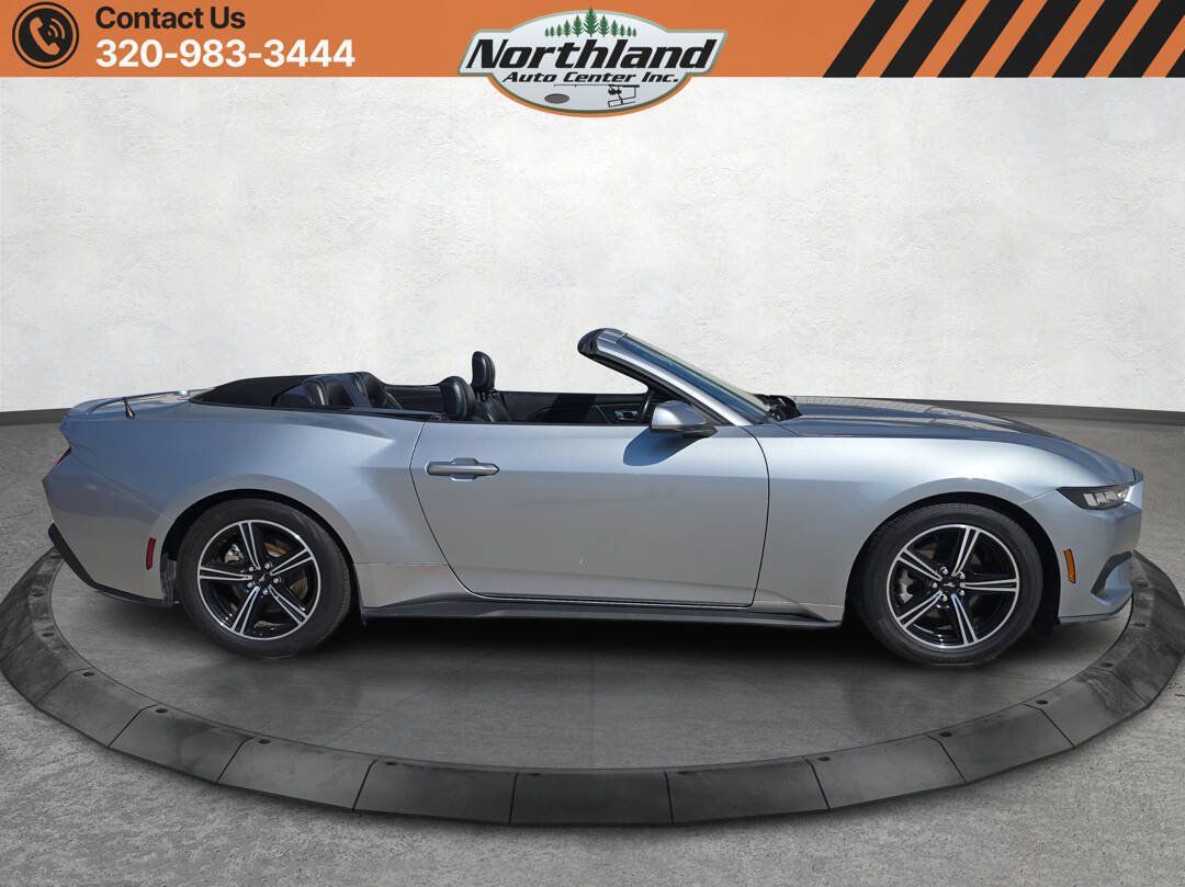 Used 2025 Ford Mustang Premium RWD image 4