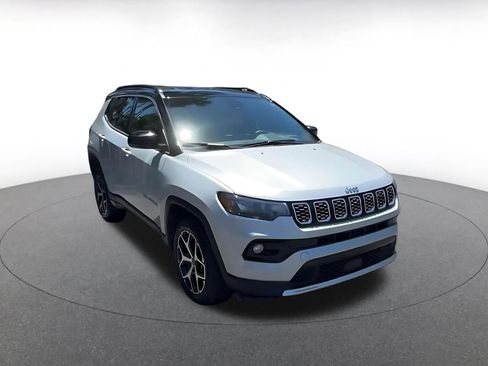 Used 2025 Jeep Compass Limited AWD/4WD image 3