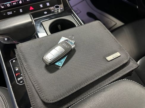 Used 2019 Audi Q8 Premium Plus w/ Premium Plus AWD/4WD image 34