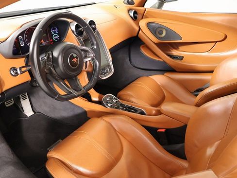 Used 2017 McLaren 570S image 3