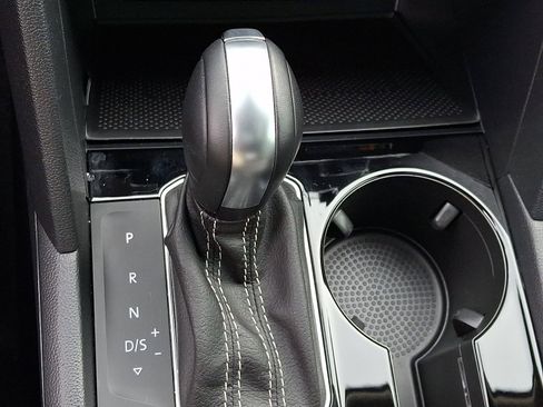 Used 2022 Volkswagen Atlas SEL R-Line image 18