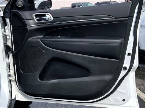 Used 2022 Jeep Grand Cherokee Limited image 21