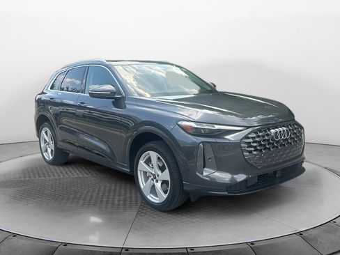 Certified 2025 Audi Q5 Premium Plus AWD/4WD image 1