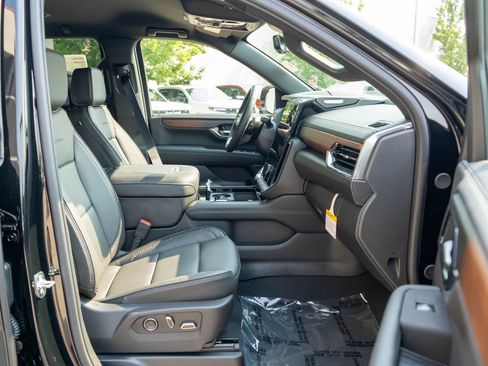 New 2026 GMC Yukon Denali w/ Advanced Technology Package AWD/4WD image 10