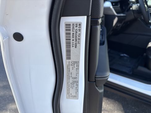 Certified 2024 Jeep Grand Cherokee Altitude RWD image 36