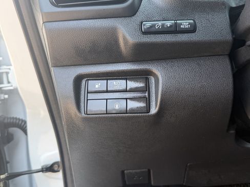 Used 2025 Nissan Leaf S FWD image 17