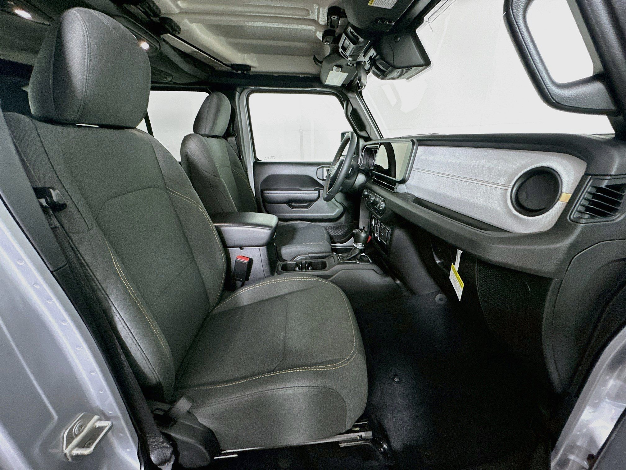 Used 2024 Jeep Wrangler Unlimited w/ Convenience Group AWD/4WD image 29