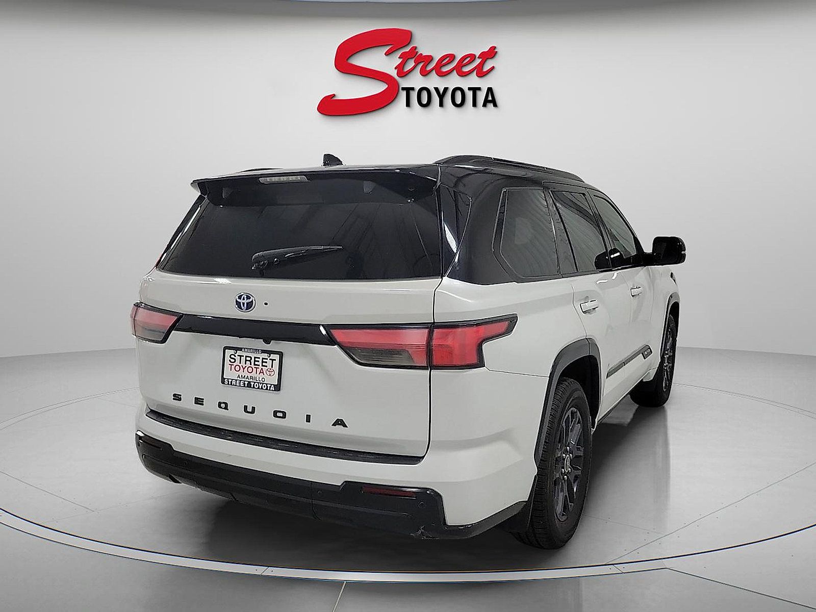 Certified 2023 Toyota Sequoia Platinum AWD/4WD image 4