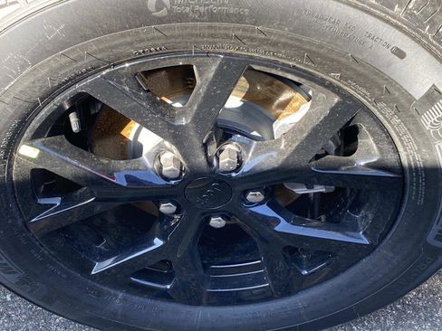 New 2026 Jeep Grand Cherokee Altitude image 4