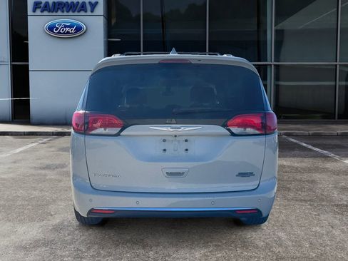 Used 2019 Chrysler Pacifica Touring Plus w/ Tire & Wheel Group image 5