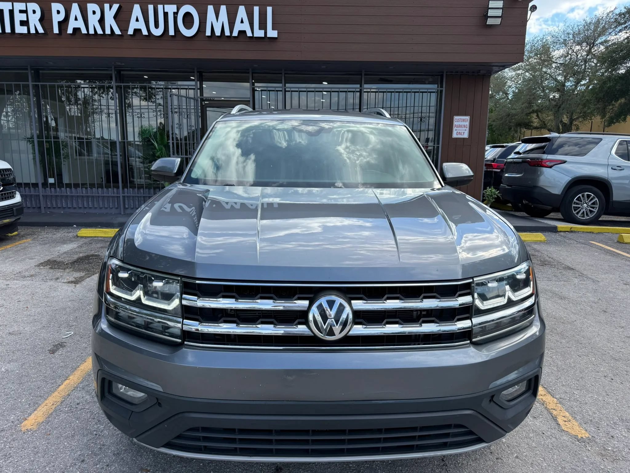 Used 2018 Volkswagen Atlas SE FWD image 2