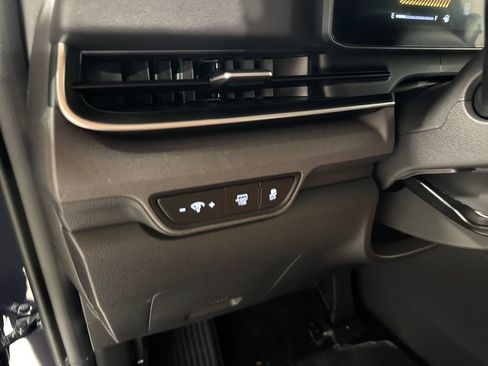 New 2026 Kia Carnival EX FWD image 16
