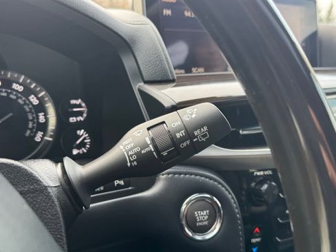 Used 2018 Lexus LX 570 image 21